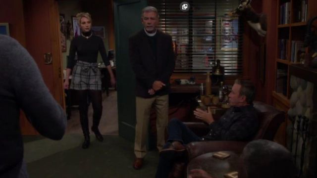 Black Turtlaneck worn by Mandy Baxter (Molly McCook) in Last Man Standing Season 8 Episode 6