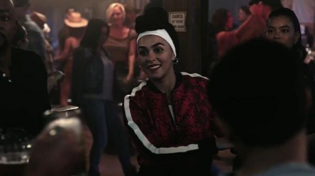 Chaqueta red Snake usada por Marjan Marwani (Natacha Karam) en 9-1-1: Lone Star Season 1 Epiosde 1