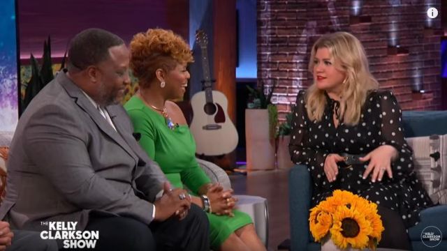 & other stories Pol­ka Dot Lay­ered Ruf­fle Mi­ni Dress worn by Kelly Clarkson on The Kelly Clarkson Show January 20, 2020