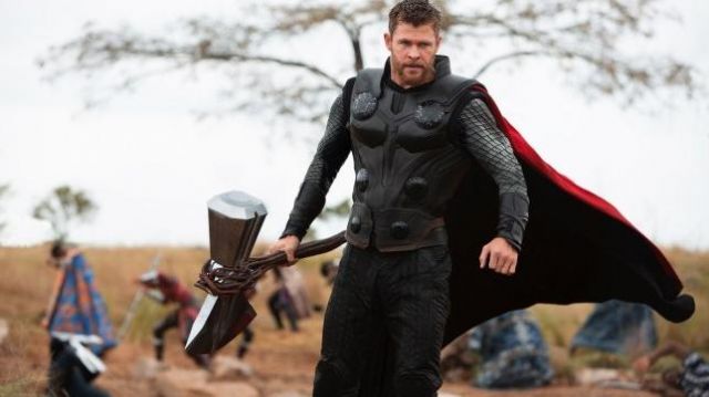 L'arme "Stormbreaker" de Thor (Chris Hemsworth) dans Avengers : Infinity War