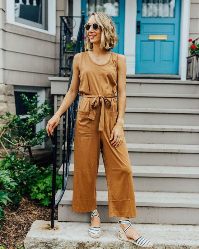 Everlane Jump­suit of Blair Staky on the Instagram account @thefoxandshe