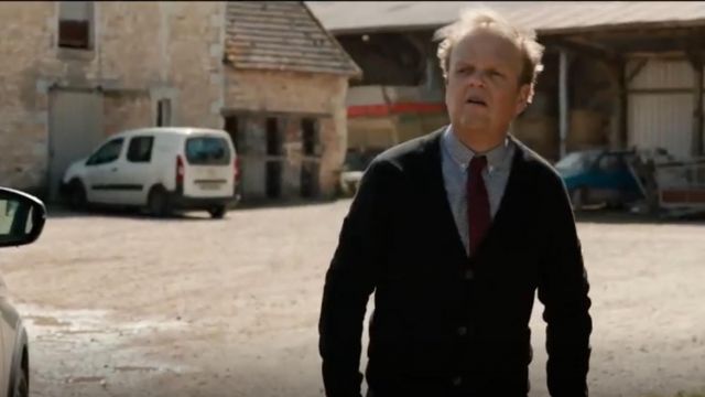 Shirt sky blue Newman (Toby Jones) in Normandy Naked