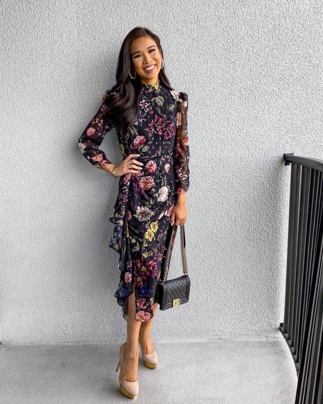 Flo­ral Print Dress of Hoang-Kim on the Instagram account @hkcung