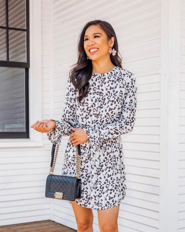 Loft Leop­ard Print Dress of Hoang-Kim on the Instagram account @hkcung