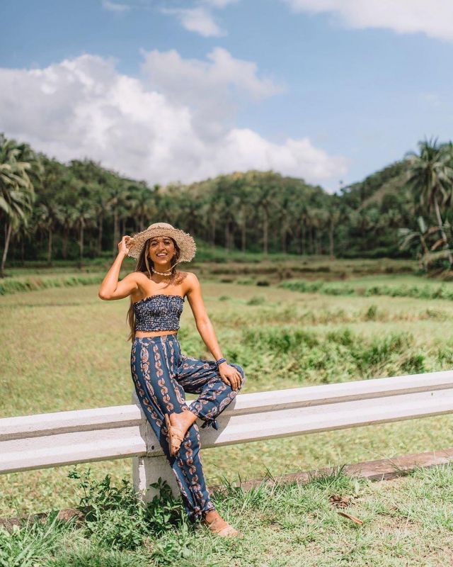 Crop Top in Blue of Jyo on the Instagram account @jyo_shankar