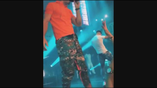 Pantalon camo porté par NOS à Amsterdam  porté par N.O.S N.O.S dans la vidéo PNL - SHOWCASE AMSTERDAM PARADISO 20/07/2019 [HD] 