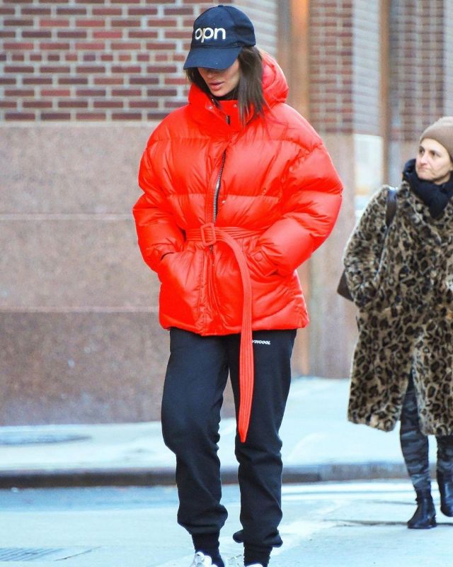 Nike White Sneak­er of Emily Ratajkowski on the Instagram account @emrata January 24, 2020