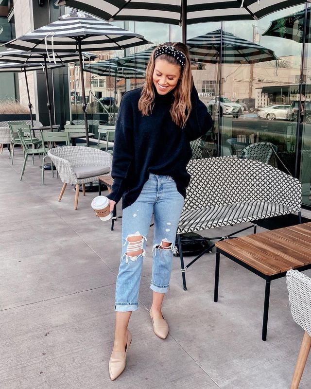 Ripped Jeans of Whitney Graham on the Instagram account @whitswhims
