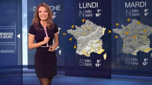 The dress cinched in mesh with zip navy Gennifer Demey in Weather of M6 the 24.01.2020
