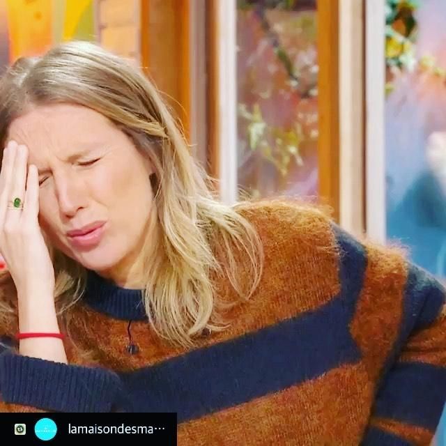 The sweater stripes round neckline, long sleeves,ribbed wrists and hem of Agathe Lecaron on the account Instagram of @agathelecaron