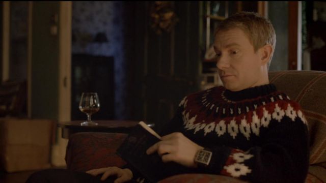 Red and Blue Sweater of Dr. John Watson (Martin Freeman) in Sherlock (S02E01)
