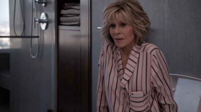 Pyjama porté par la Grâce Hanson (Jane Fonda) dans la Grâce et Frankie (S06E02)