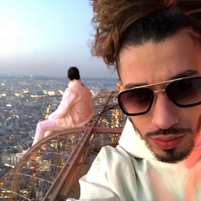 Hoodie-white-worn-by-N. O. S in the clip to The DD