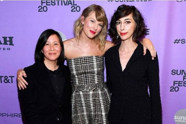 Mateo Perle de demi-cercle de boucle d'Oreille de Taylor Swift sur l'Instagram account @taylorswift 24 janvier 2020