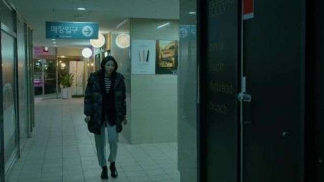 Brun foncé Bottes portées par Aller Joon-hee dans Possédait Saison 1 Épisode 6