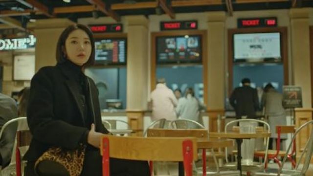 Leopard Print Bucket Bag worn by Go Joon-hee  in Possessed Season 1 Episode 5
