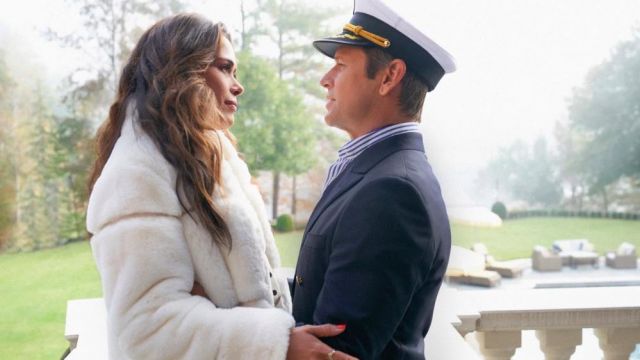 Blanc Manteau de Fourrure de Cristal Carrington (Daniella Alonso) dans Dynastie (S03E10)