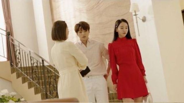 Rouge Haute-cou Mini Robe portée par Lee Yeon Seo (Shin Hye-sun) dans l'Ange de la Dernière Mission: l'Amour de l'Épisode 10