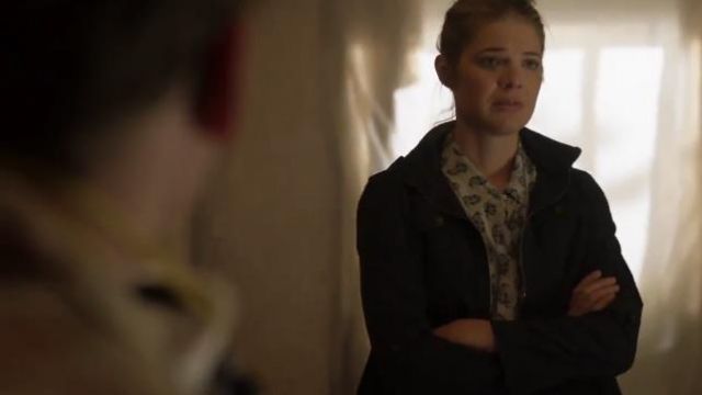 Chemise blanche portée par Tami Tamietti (Kate Mineur) dans Shameless Saison 10 Épisode 12