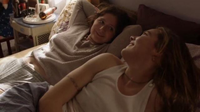 Grey Long Sleeve Sweater worn by Debbie Gallagher (Emma Kenney) in Shameless Season 10 Episode 12