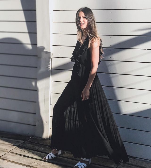 Topshop Ruf­fle Dress of Mercer7 on the Instagram account @mercer7official