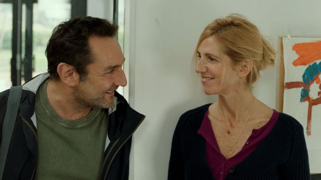 Cardigan noir a bouton de Karine (Sandrine Kiberlain) dans Pupille