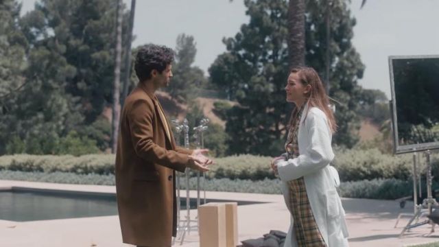 The coat blazer brown Joe Goldberg (Penn Badgley) in the video Penn Badgley and the cast of You Season 2 prank Victoria Pedretti | Netflix