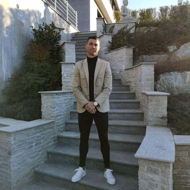 Black skinny jeans de Cristiano Ronaldo sur l'Instagram account @cristiano