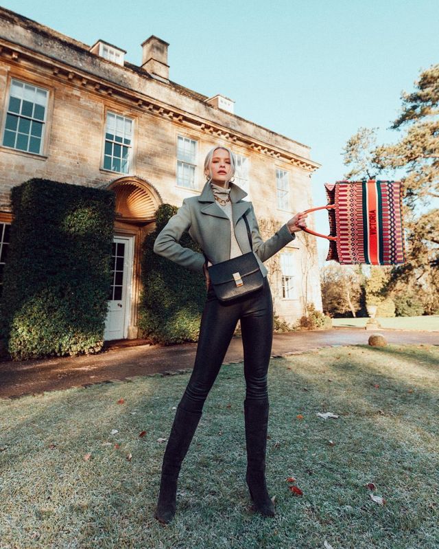 Suede Boots of Victoria on the Instagram account @inthefrow