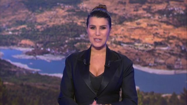 La Veste col satiné de Karine Ferri dans Tirage de l'euromilions du 31 01 2020