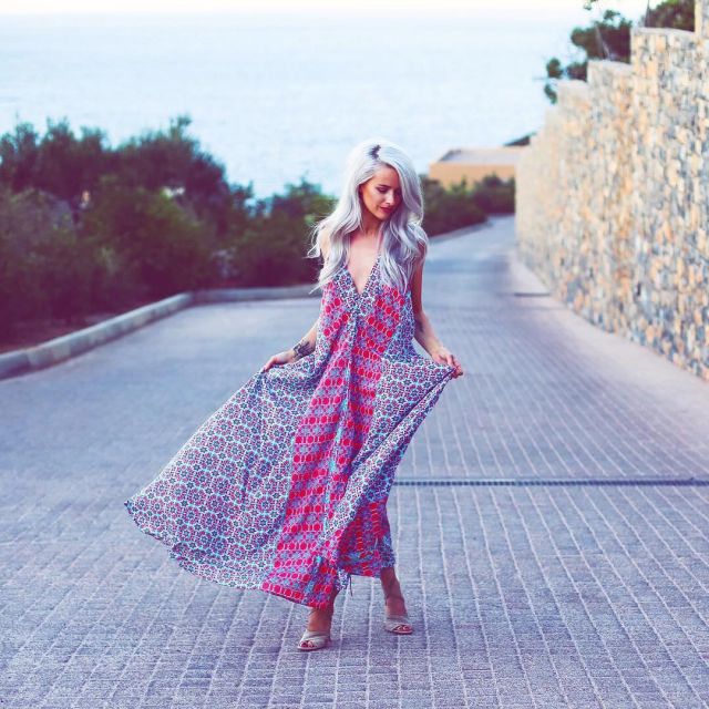 Raga Dress Ser­e­na of Victoria on the Instagram account @inthefrow