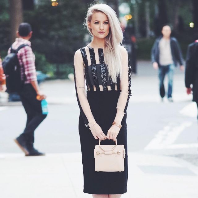 Larsson & jennings rose gold-plat­ed watch of Victoria on the Instagram account @inthefrow