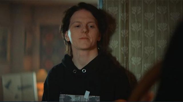Le sweat à capuche de Laurits (Jonas Strand Gravli) dans Ragnarök (S01E01)