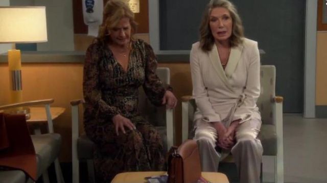 White Silk Trousers worn by Bonnie (Susan Sullivan) in Last Man Standing Season 8 Episode 8