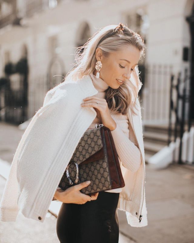 Shoul­der Bag of Josie on the Instagram account @josieldn