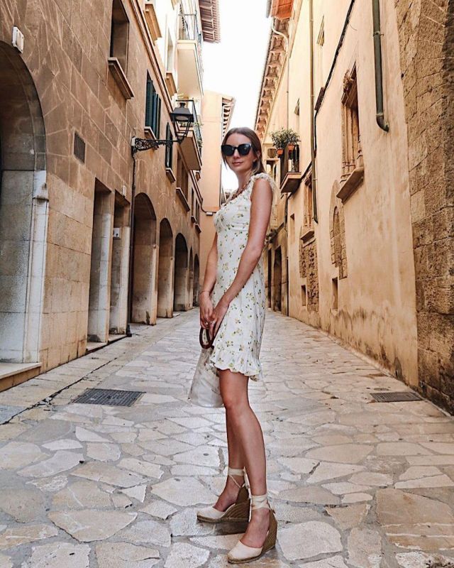 Free People Print­ed Dress of Jessica Harris on the Instagram account @jessicasharris_