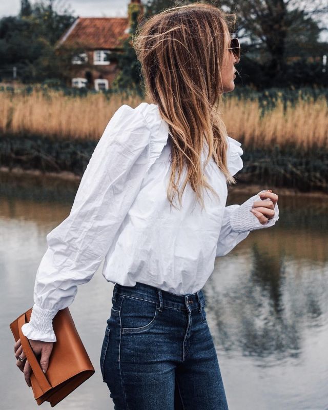 Broderie Blouse White of Jessica Harris on the Instagram account @jessicasharris_