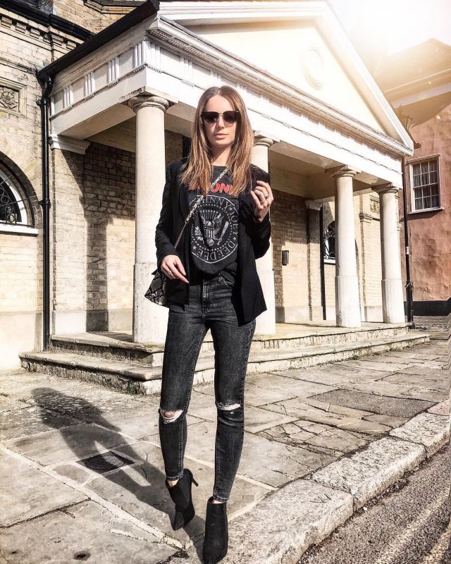 Allsaints Black Blaz­er of Jessica Harris on the Instagram account @jessicasharris_