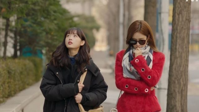 Sig­na­ture Eye­let Tai­lored Jack­et Su­per Red worn by Jin Shim (Yoon Seo) in Touch Your Heart Episode 4
