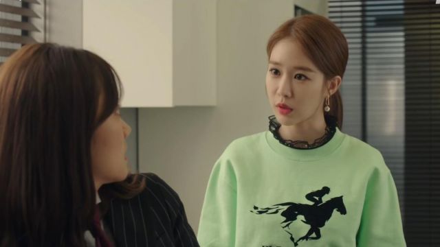 Pull Run For The Ros­es worn by Jin Shim (Yoon Seo) in Touch Your Heart Episode 7