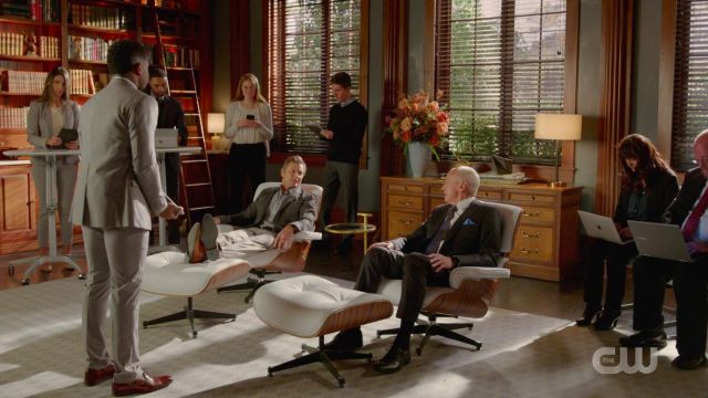 White Leather Eames Chair of Blake Carrington (Grant Show) in Dynasty (S03E11)