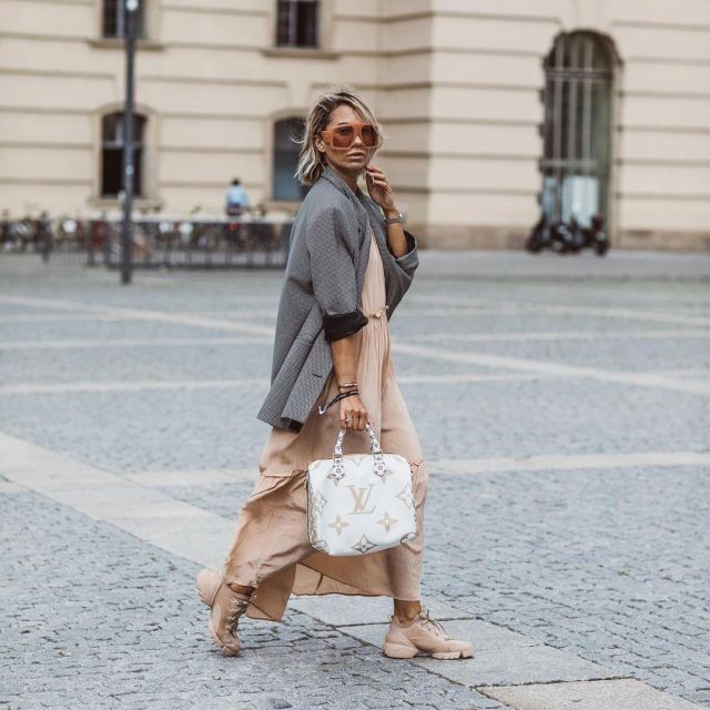 Hand­bag of Karin Teigl on the Instagram account @constantly_k