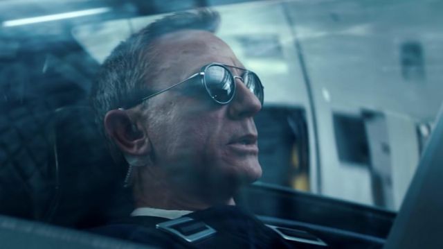 Vuarnet round sunglasses of James Bond (Daniel Craig) in No Time to Die