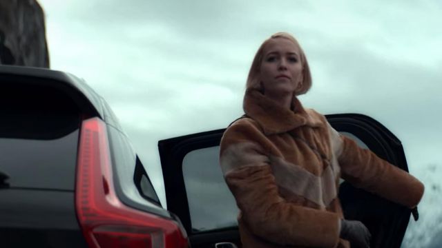 Brown faux fur coat jacket of Saxa (Theresa Frostad Eggesbø) in Ragnarok (Season 1 Episode 3)