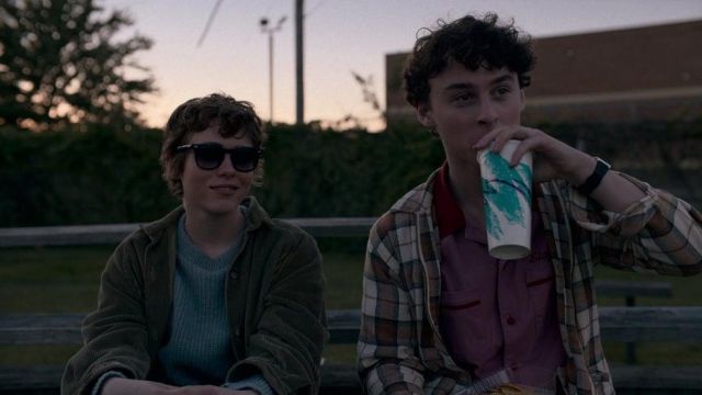 Ray-Ban Black sunglasses worn by Sydney (Sophia Lillis) in I Am Not Okay with This (Season 1 Episode 2)