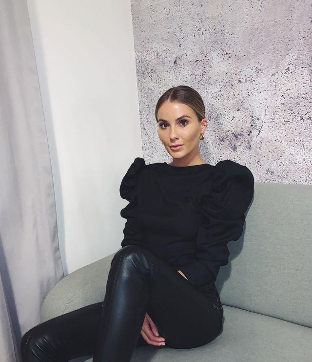 Leather Skin­ny Trousers of Nadia Anya on the Instagram account @nadiaanya__