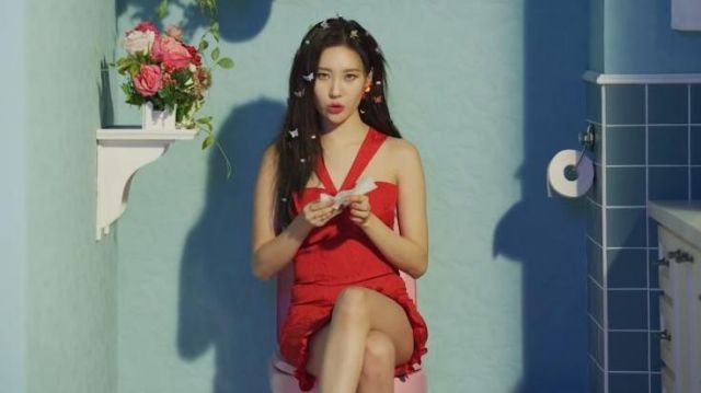 Minivestido cloqué usado por Sunmi en el video musical [MV] SUNMI(선미) _ 누아르(Noir)