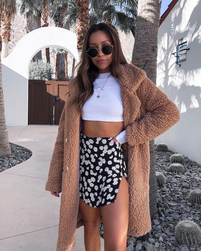 Ted­dy Coat of Danielle Brown on the Instagram account @danielleebrownn