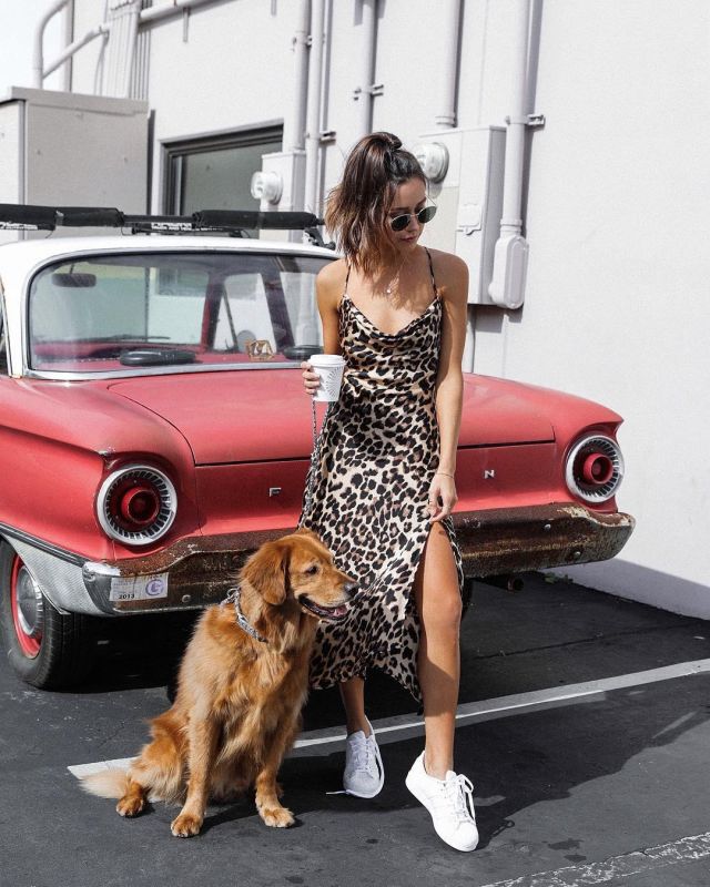 Star­burst Neck­lace of Danielle Brown on the Instagram account @danielleebrownn