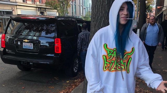 Raooer hiphop necklace worn by Billie Eilish in Billie Eilish - Funny Moments